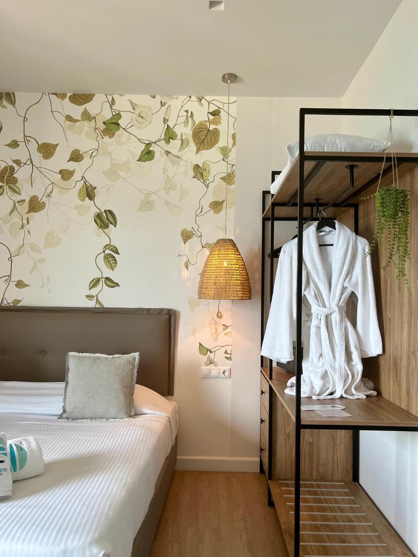 הרסוניסוס Maritime Suites מראה חיצוני תמונה