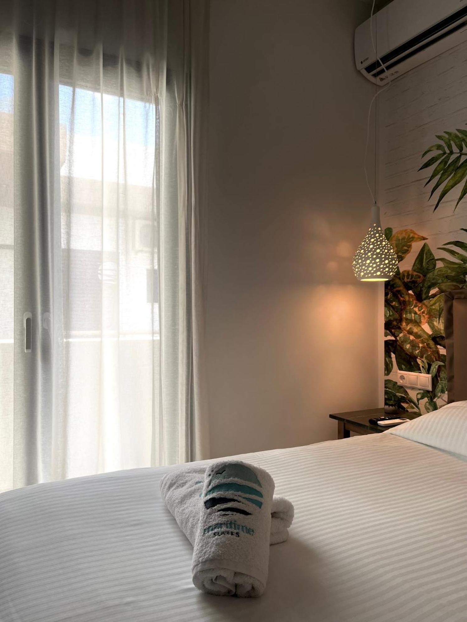 הרסוניסוס Maritime Suites מראה חיצוני תמונה